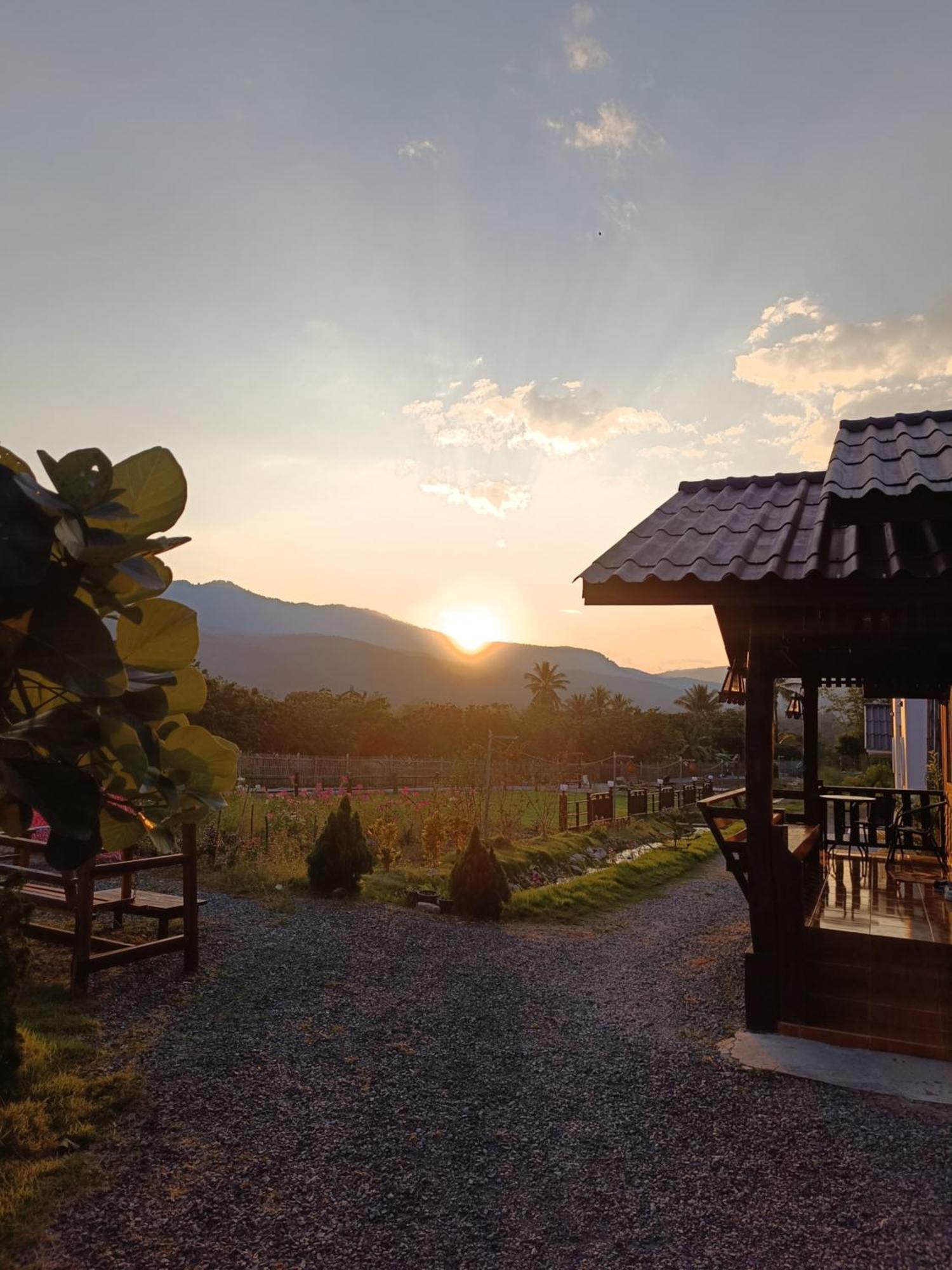 ม่วนใจ๋ปันสุข โฮมสเตย์แอนคาเฟ่ Muanjai Punsuk Homestay And Cafe 촘통 외부 사진