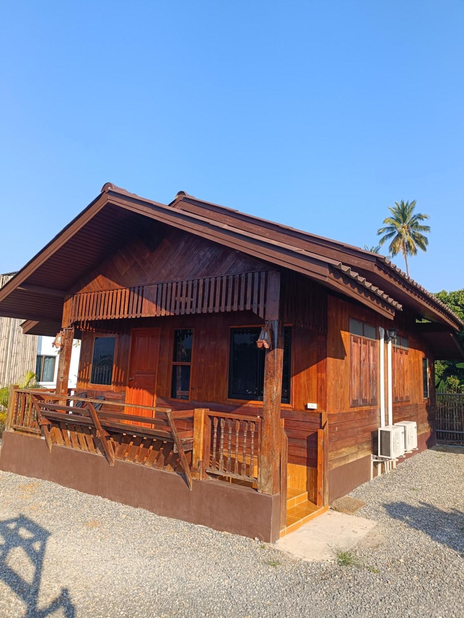 ม่วนใจ๋ปันสุข โฮมสเตย์แอนคาเฟ่ Muanjai Punsuk Homestay And Cafe 촘통 외부 사진